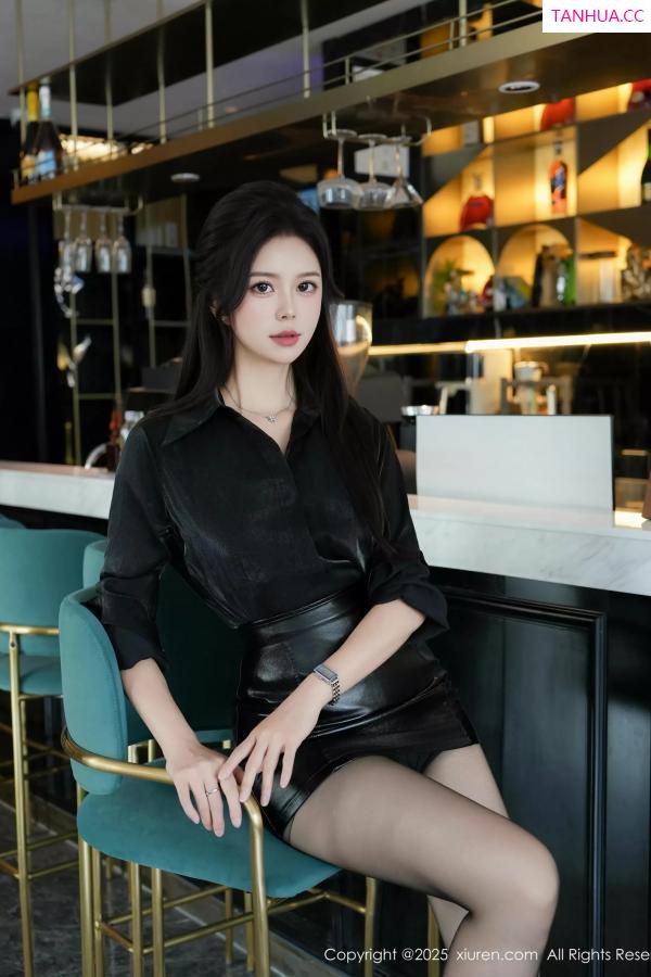   [XiuRen]高清写真图 2025.05.08 No.10250 玫瑰我爱你 黑色职业装第17张图片